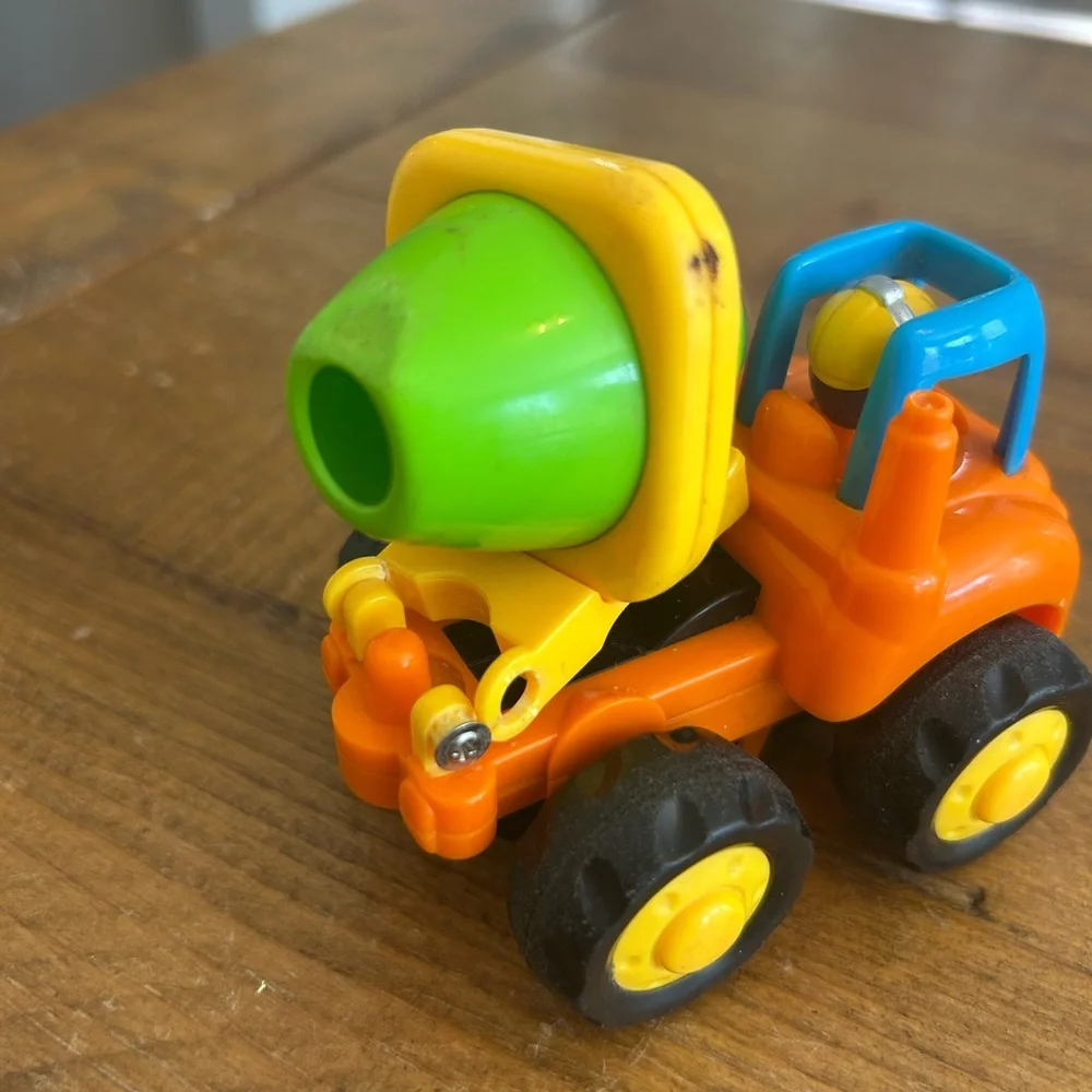 Huile Toys Push And Go Construction Truck Toy cement as is
